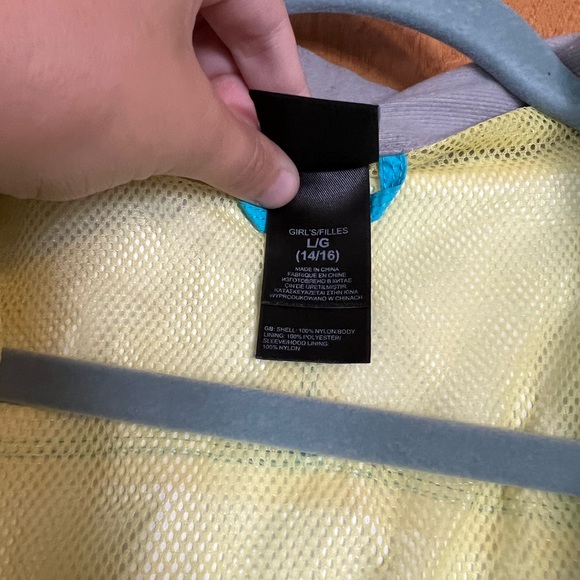 North Face girls large blue woman’s jacket/ raincoat - Picture 5 of 7